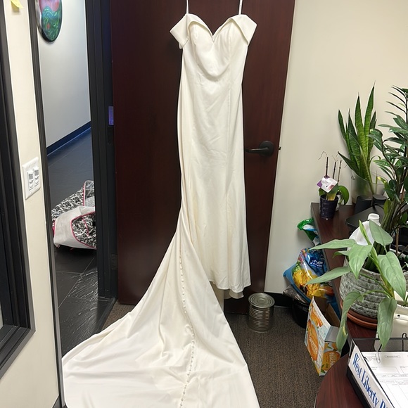 NWT‼️ ALLURE BRIDALS - Picture 2 of 7